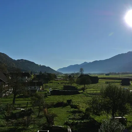 Haus Fischer Nassfeldblick Oda ve Kahvaltı Kirchbach (Carinthia)