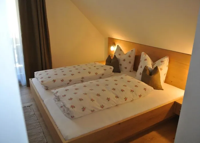 Haus Fischer Nassfeldblick Bed and Breakfast