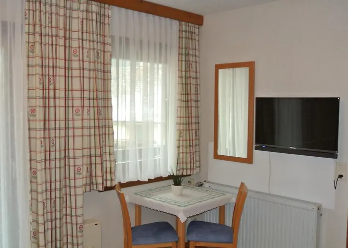 Haus Fischer Nassfeldblick Bed and Breakfast